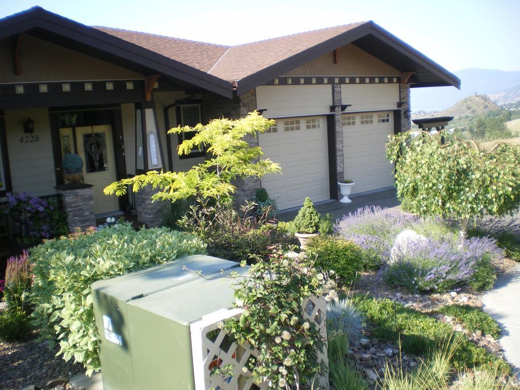 Turtle Mountain Inn Vernon Exterior photo