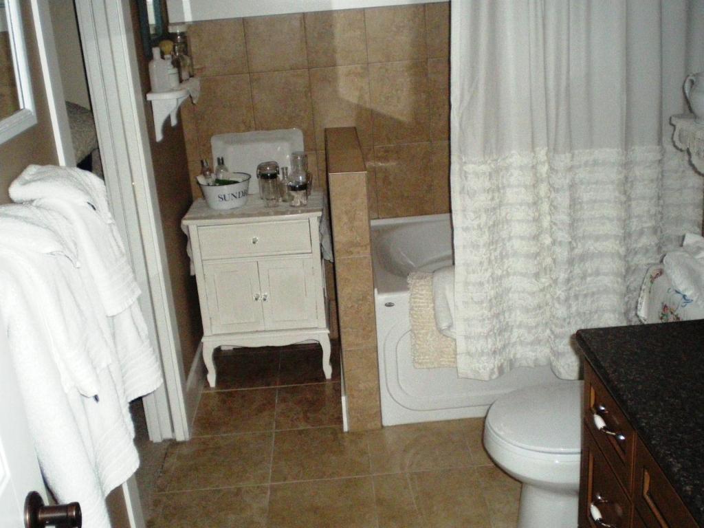 Turtle Mountain Inn Vernon Room photo